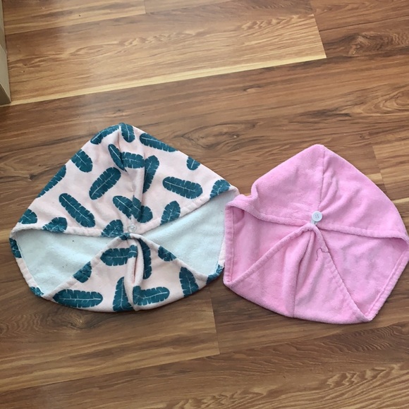 2 Microfiber hair towels w/loop & button closure - Picture 4 of 4